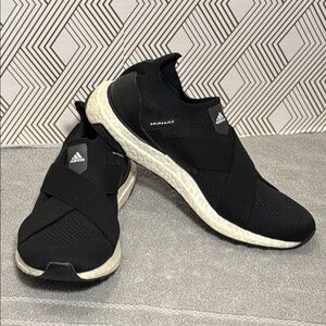 Adidas women’s tennis shoes Ultra boost sneakers size 9 prime knit black & white